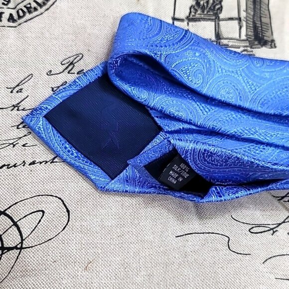 Michael Michael Kors 100% Silk Tie - Picture 4 of 4